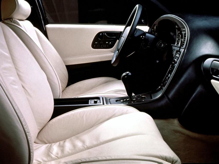 Интерьер Infiniti Q45 1989 года  (фото 3 из 7)